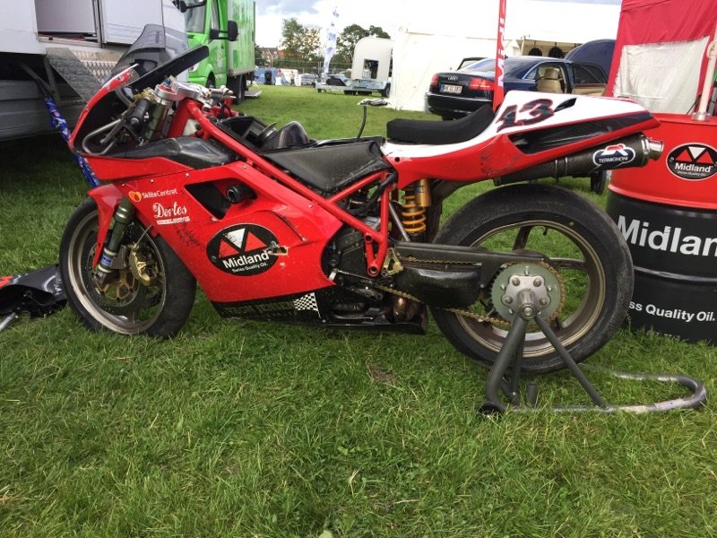 René's Ducati 916 efter mødet med betonmuren
(Foto: Erling Prang)